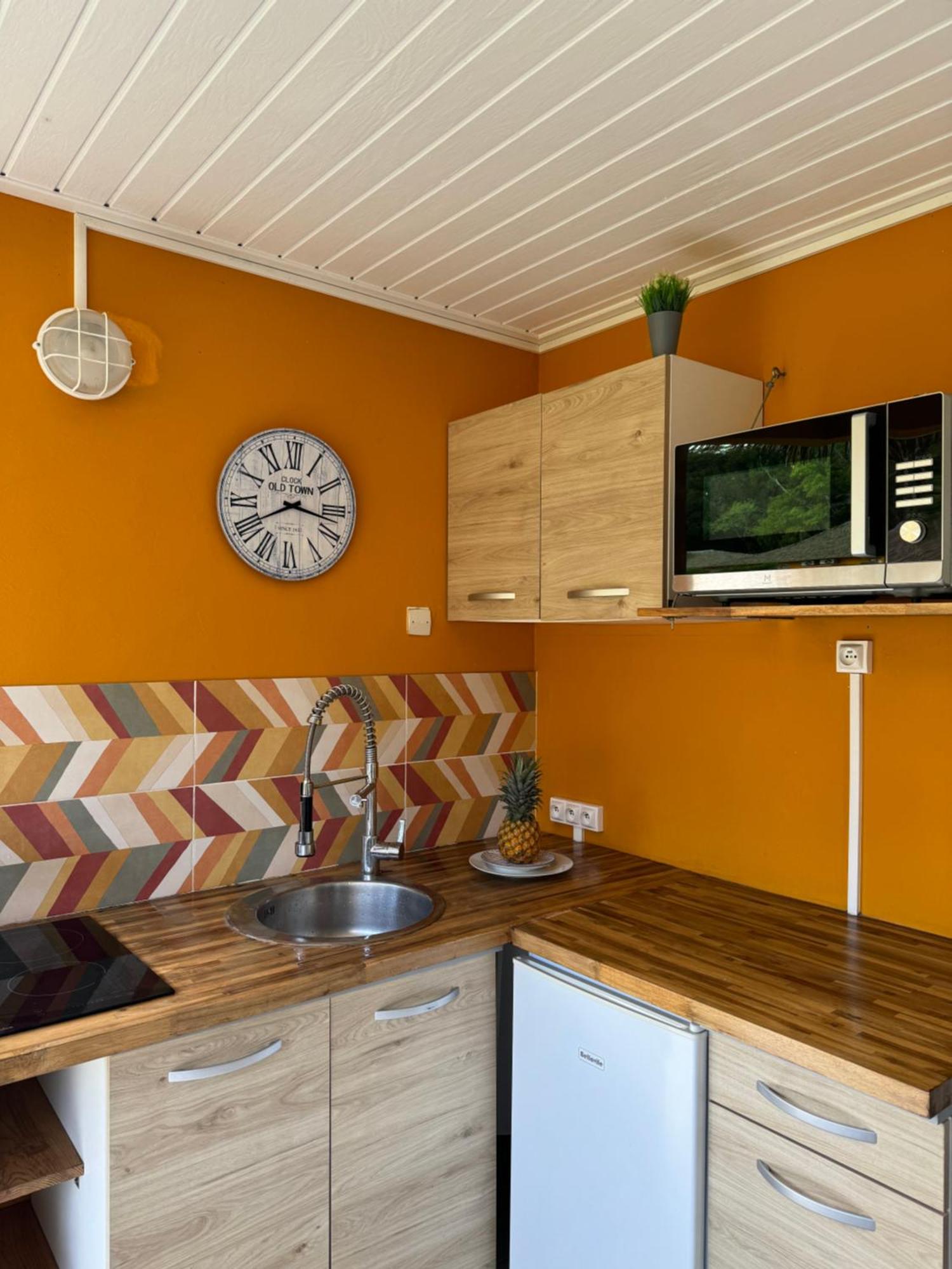 Manbana 333 Hotell Folle Anse Exteriör bild